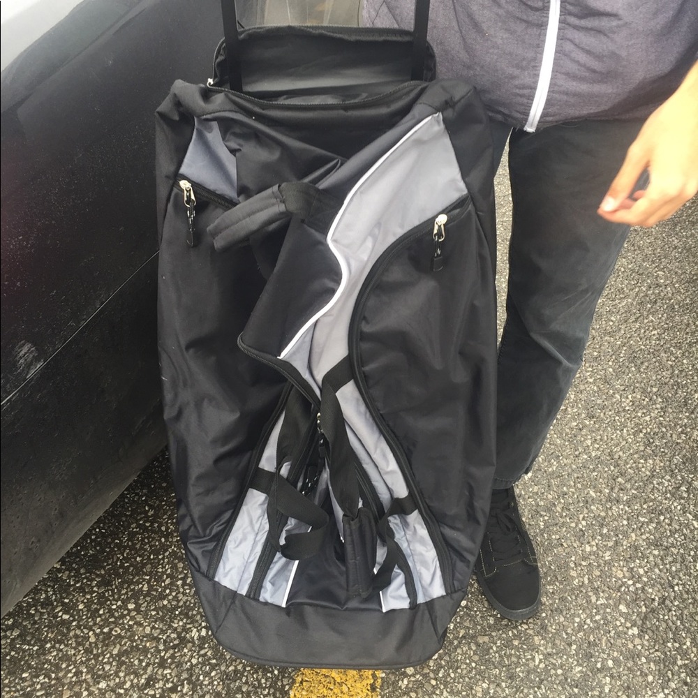Nike travel bag on wheels
